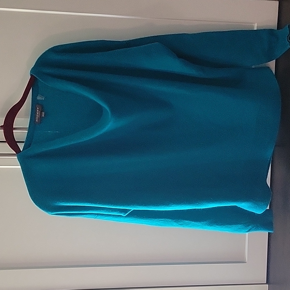 Repeat green, cashmere sweater